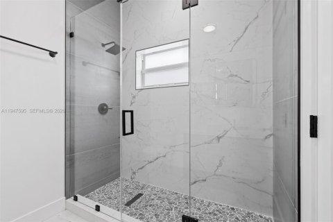 House in Fort Lauderdale, Florida 4 bedrooms, 179.58 sq.m. № 2003669 - photo 15