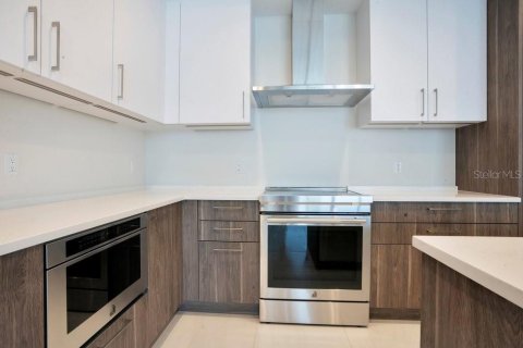 Condo in Saint Petersburg, Florida, 2 bedrooms  № 2166284 - photo 10