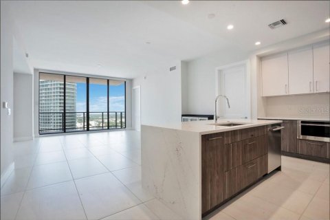Condo in Saint Petersburg, Florida, 2 bedrooms  № 2166284 - photo 6