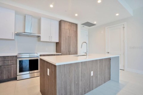 Condo in Saint Petersburg, Florida, 2 bedrooms  № 2166284 - photo 11
