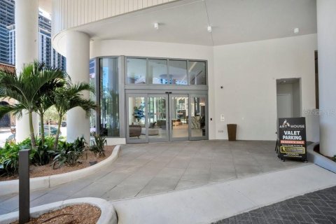 Condo in Saint Petersburg, Florida, 2 bedrooms  № 2166284 - photo 2