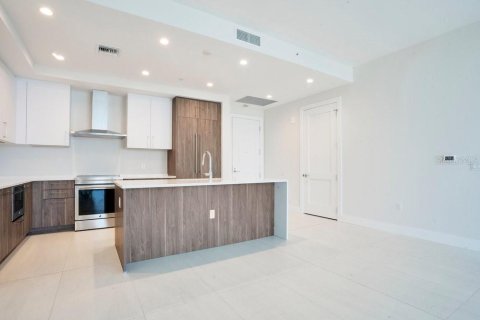 Condo in Saint Petersburg, Florida, 2 bedrooms  № 2166284 - photo 12
