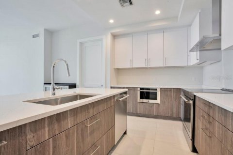 Condo in Saint Petersburg, Florida, 2 bedrooms  № 2166284 - photo 8