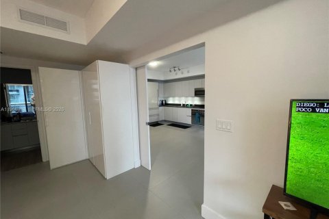 Condominio en venta en Miami, Florida, 1 dormitorio, 70.51 m2 № 2153466 - foto 8