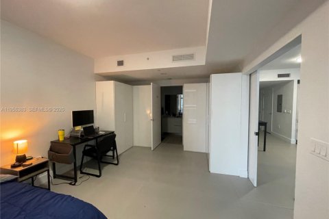 Condominio en venta en Miami, Florida, 1 dormitorio, 70.51 m2 № 2153466 - foto 11