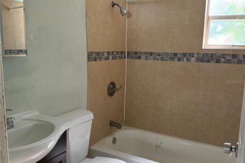 House in Orlando, Florida 4 bedrooms, 116.96 sq.m. № 2394227 - photo 8