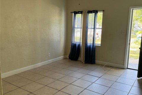 House in Orlando, Florida 4 bedrooms, 116.96 sq.m. № 2394227 - photo 2