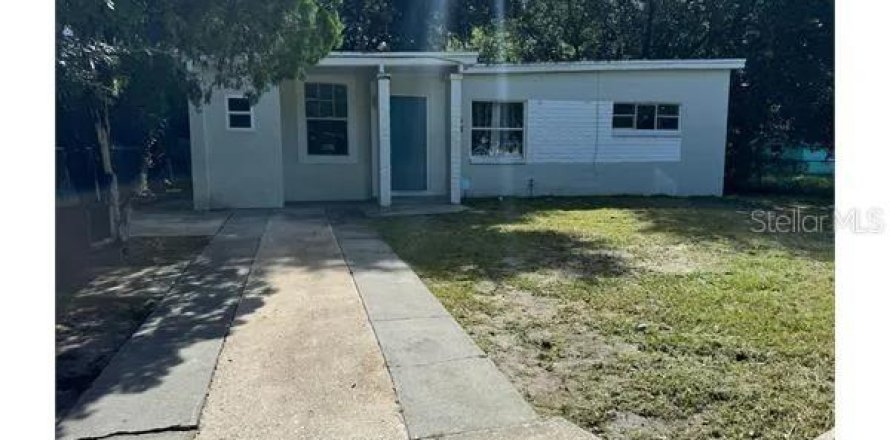 House in Orlando, Florida 4 bedrooms, 116.96 sq.m. № 2394227