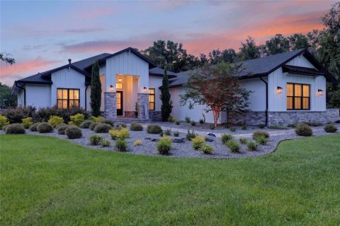 House in Ocala, Florida 4 bedrooms, 358.23 sq.m. № 2366614
