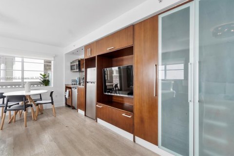 Condominio en venta en Miami Beach, Florida, 36.7 m2 № 1848258 - foto 8