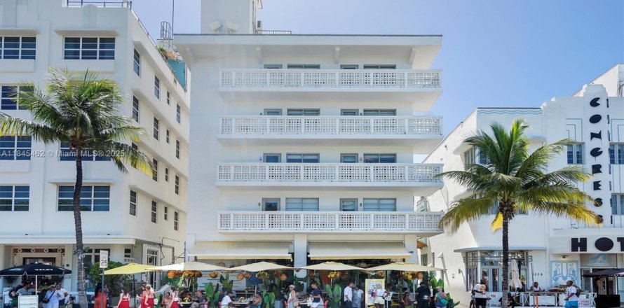 Estudio en el Condominio en Miami Beach, Florida  № 1848258