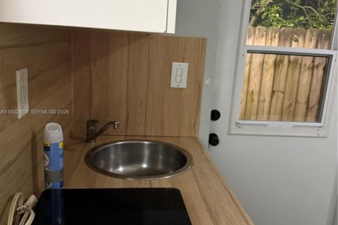 Снять в аренду виллу или дом в Норт-Майами-Бич, Флорида 1 спальня, 214.88м2, № 2005423 - фото 2