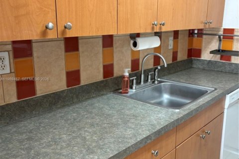 Copropriété à louer à Miami, Floride: 2 chambres, 125.42 m2 № 2051577 - photo 28