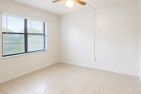 Condo in St. Lucie, Florida, 2 bedrooms  № 2178472 - photo 2