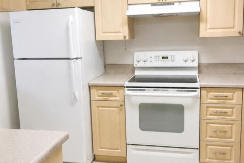 Condo in St. Lucie, Florida, 2 bedrooms  № 2178472 - photo 7