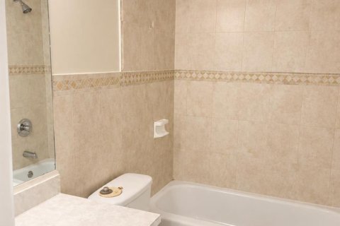 Condo in St. Lucie, Florida, 2 bedrooms  № 2178472 - photo 3