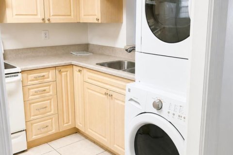 Condo in St. Lucie, Florida, 2 bedrooms  № 2178472 - photo 8