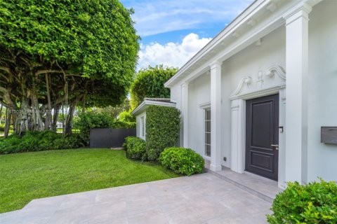 House in Miami, Florida 5 bedrooms, 402.64 sq.m. № 1981113 - photo 4