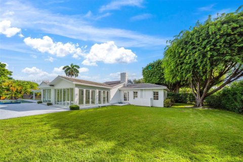 House in Miami, Florida 5 bedrooms, 402.64 sq.m. № 1981113 - photo 15