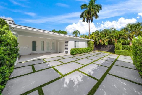 House in Miami, Florida 5 bedrooms, 402.64 sq.m. № 1981113 - photo 3