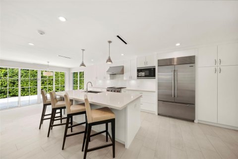 House in Miami, Florida 5 bedrooms, 402.64 sq.m. № 1981113 - photo 10