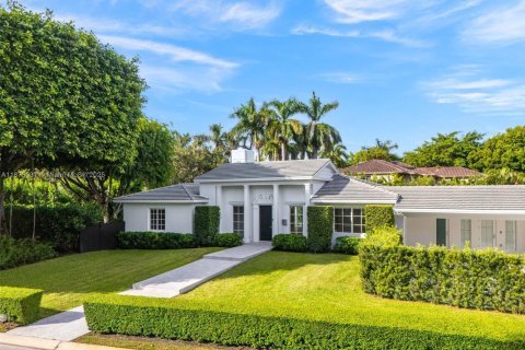 House in Miami, Florida 5 bedrooms, 402.64 sq.m. № 1981113 - photo 1