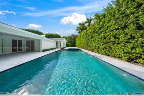 House in Miami, Florida 5 bedrooms, 402.64 sq.m. № 1981113 - photo 19