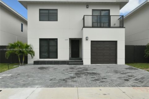 Villa ou maison à louer à Florida City, Floride: 5 chambres, 168.15 m2 № 1946704 - photo 1