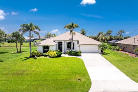 House in Rotonda, Florida 3 bedrooms, 161.93 sq.m. № 1780635 - photo 1