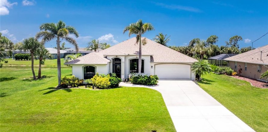 House in Rotonda, Florida 3 bedrooms, 161.93 sq.m. № 1780635