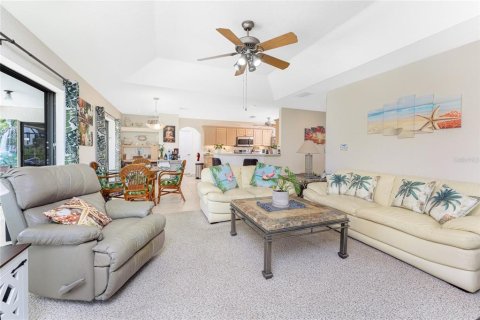 House in Rotonda, Florida 3 bedrooms, 161.93 sq.m. № 1780635 - photo 14