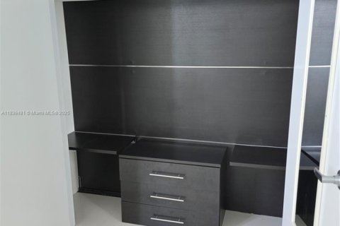 Купить кондоминиум в Майами, Флорида 1 спальня, 60.48м2, № 1828229 - фото 14
