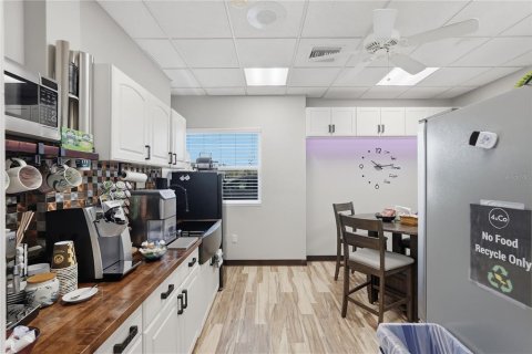Commercial property in Clearwater, Florida 377 sq.m. № 2393518 - photo 20