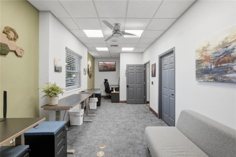 Commercial property in Clearwater, Florida 377 sq.m. № 2393518 - photo 18