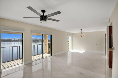 Кондоминиум с 2 спальнями в Майами, Флорида № 2050572