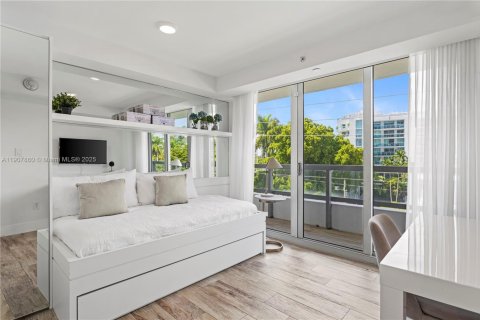 Купить кондоминиум в Бей-Харбор-Айлендс, Флорида 3 спальни, 121.24м2, № 1968188 - фото 17