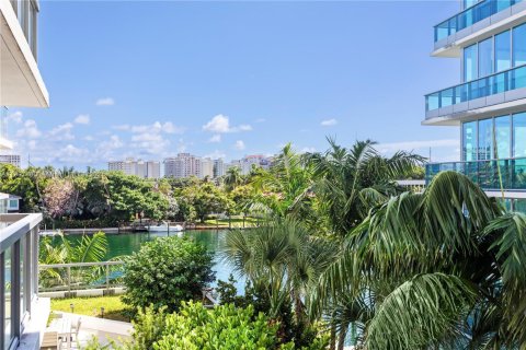 Купить кондоминиум в Бей-Харбор-Айлендс, Флорида 3 спальни, 121.24м2, № 1968188 - фото 7