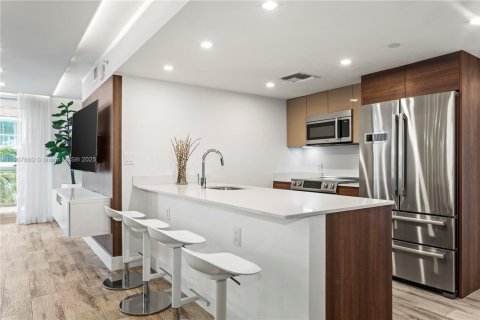 Купить кондоминиум в Бей-Харбор-Айлендс, Флорида 3 спальни, 121.24м2, № 1968188 - фото 10