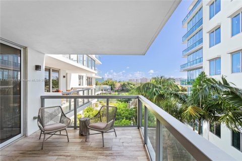 Купить кондоминиум в Бей-Харбор-Айлендс, Флорида 3 спальни, 121.24м2, № 1968188 - фото 6