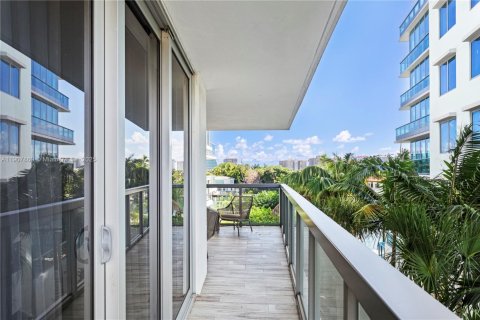 Купить кондоминиум в Бей-Харбор-Айлендс, Флорида 3 спальни, 121.24м2, № 1968188 - фото 13