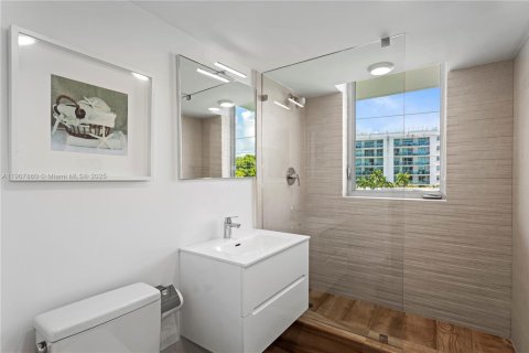 Купить кондоминиум в Бей-Харбор-Айлендс, Флорида 3 спальни, 121.24м2, № 1968188 - фото 19