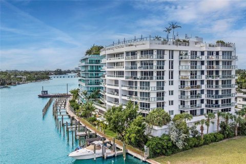 Купить кондоминиум в Бей-Харбор-Айлендс, Флорида 3 спальни, 121.24м2, № 1968188 - фото 23