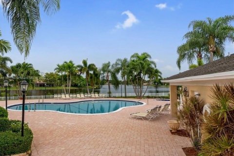 Купить виллу или дом в Пемброк-Пайнс, Флорида 3 спальни, 138.8м2, № 1950643 - фото 13