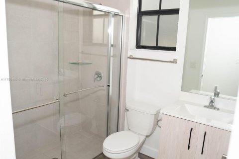 House in Hialeah, Florida 4 bedrooms, 201.97 sq.m. № 1860388 - photo 21
