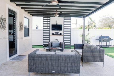 House in Hialeah, Florida 4 bedrooms, 201.97 sq.m. № 1860388 - photo 14