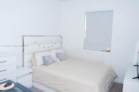 House in Hialeah, Florida 4 bedrooms, 201.97 sq.m. № 1860388 - photo 27
