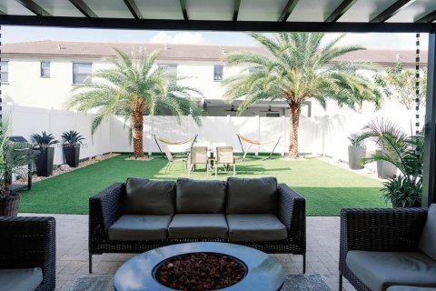 House in Hialeah, Florida 4 bedrooms, 201.97 sq.m. № 1860388 - photo 12