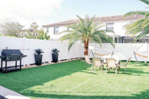 House in Hialeah, Florida 4 bedrooms, 201.97 sq.m. № 1860388 - photo 20
