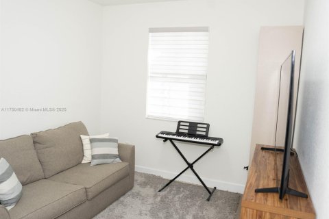 House in Hialeah, Florida 4 bedrooms, 201.97 sq.m. № 1860388 - photo 11