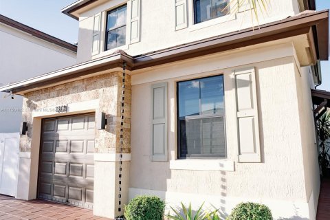 House in Hialeah, Florida 4 bedrooms, 201.97 sq.m. № 1860388 - photo 2